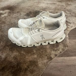 On Cloud 5 Women’s Running Shoes Size 10 All White